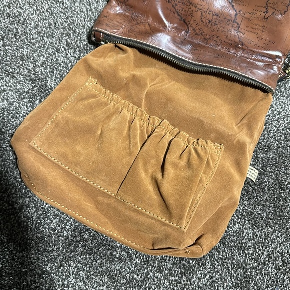 Patricia Nash Map Collection Wristlet - Picture 6 of 7